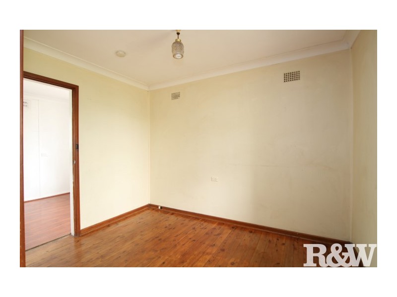 20 Sandakan Crescent, Lethbridge Park NSW 2770