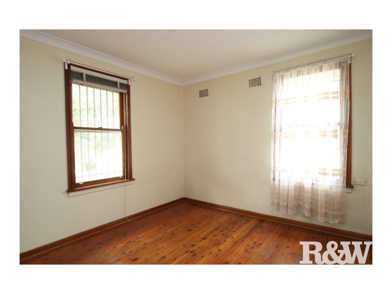 20 Sandakan Crescent, Lethbridge Park NSW 2770