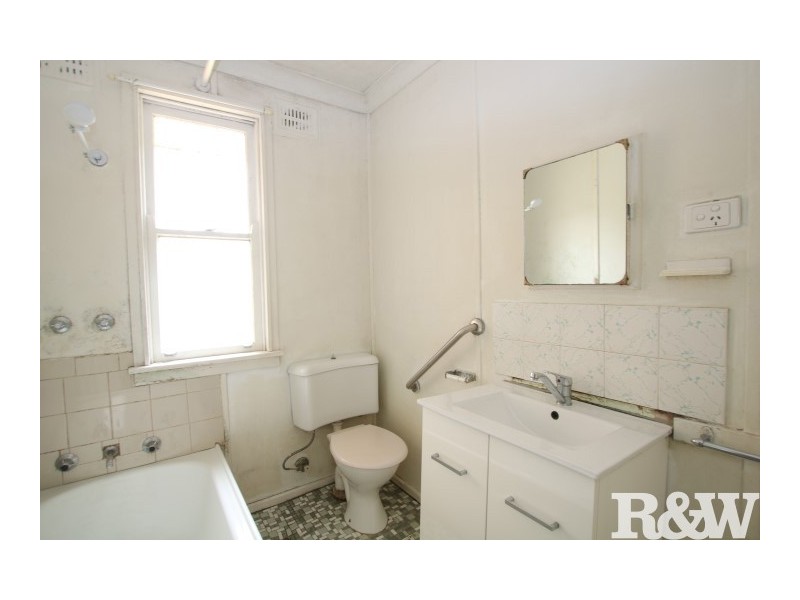 20 Sandakan Crescent, Lethbridge Park NSW 2770