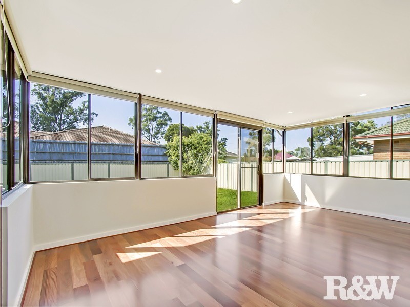 17 Mindanao Avenue, Lethbridge Park NSW 2770