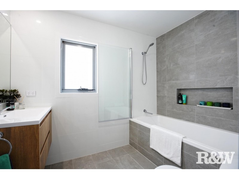 50 Nauru Crescent, Lethbridge Park NSW 2770