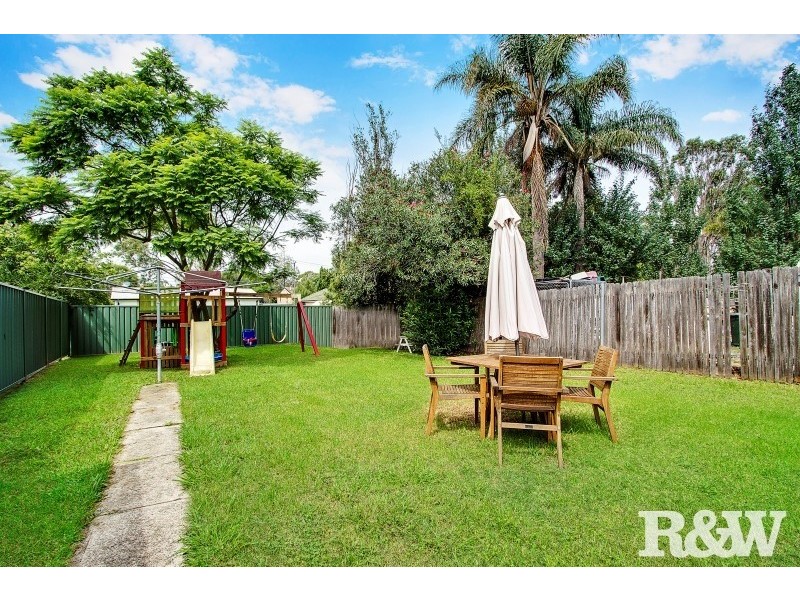 35 Feramin Avenue, Whalan NSW 2770