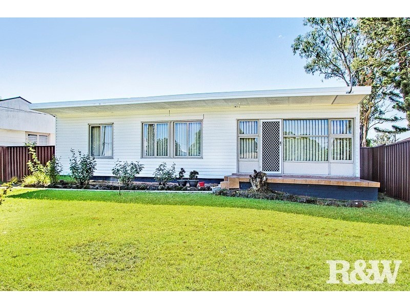 5 Aitape Crescent, Whalan NSW 2770