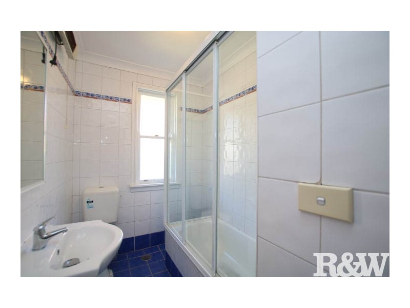 2 Waitaki Crescent, Lethbridge Park NSW 2770