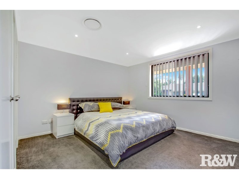 5 Bond Place, Oxley Park NSW 2760