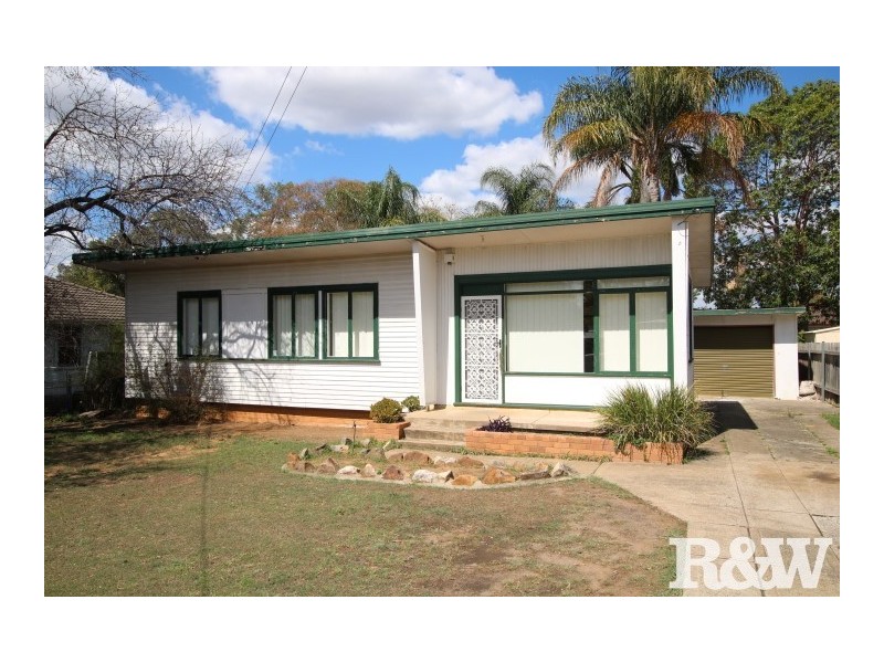 19 Wangaroa Crescent, Lethbridge Park NSW 2770
