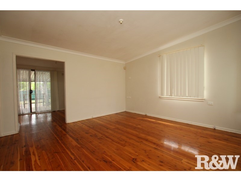 19 Wangaroa Crescent, Lethbridge Park NSW 2770