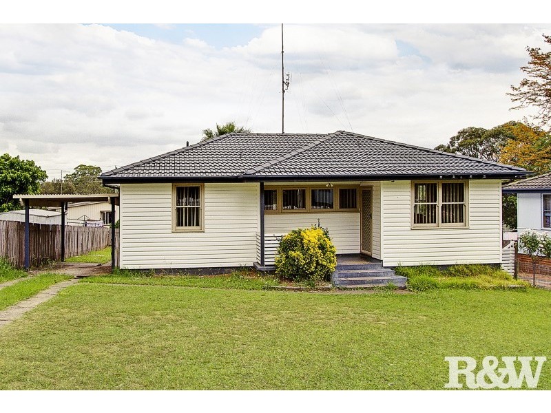 16 Nella Dan Avenue, Tregear NSW 2770