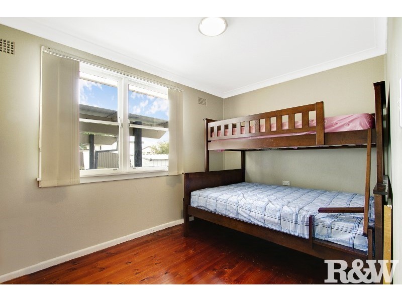 16 Nella Dan Avenue, Tregear NSW 2770