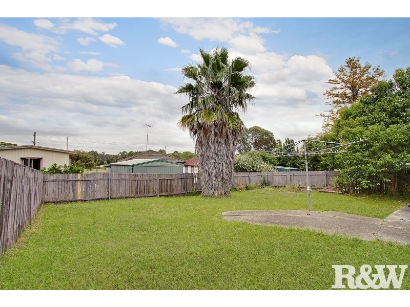 16 Nella Dan Avenue, Tregear NSW 2770