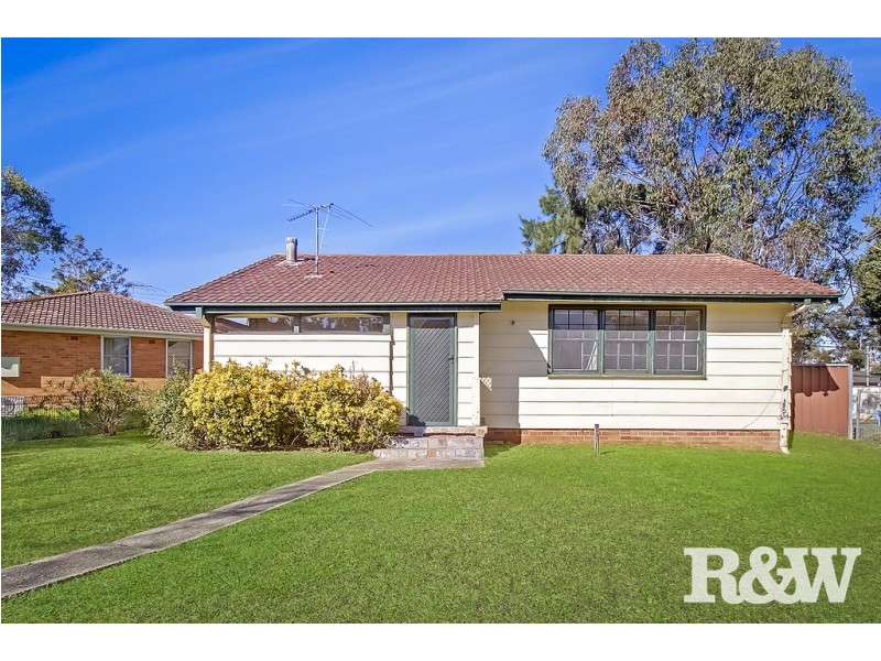 4 McCrae Place, Blackett NSW 2770