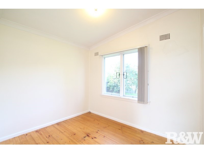 33 Lucena Avenue, Lethbridge Park NSW 2770