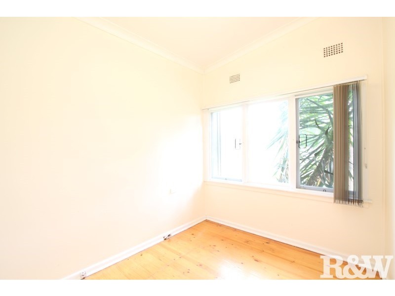 33 Lucena Avenue, Lethbridge Park NSW 2770