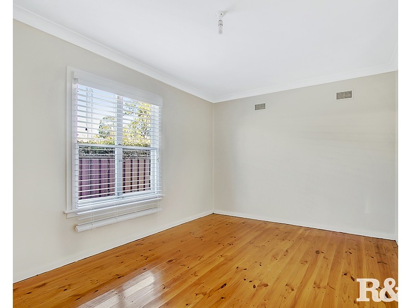 206 Woodstock Avenue, Whalan NSW 2770