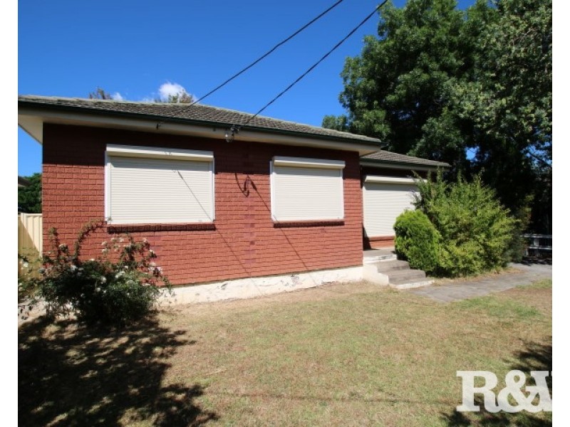 32 Woodview Road, Oxley Park NSW 2760