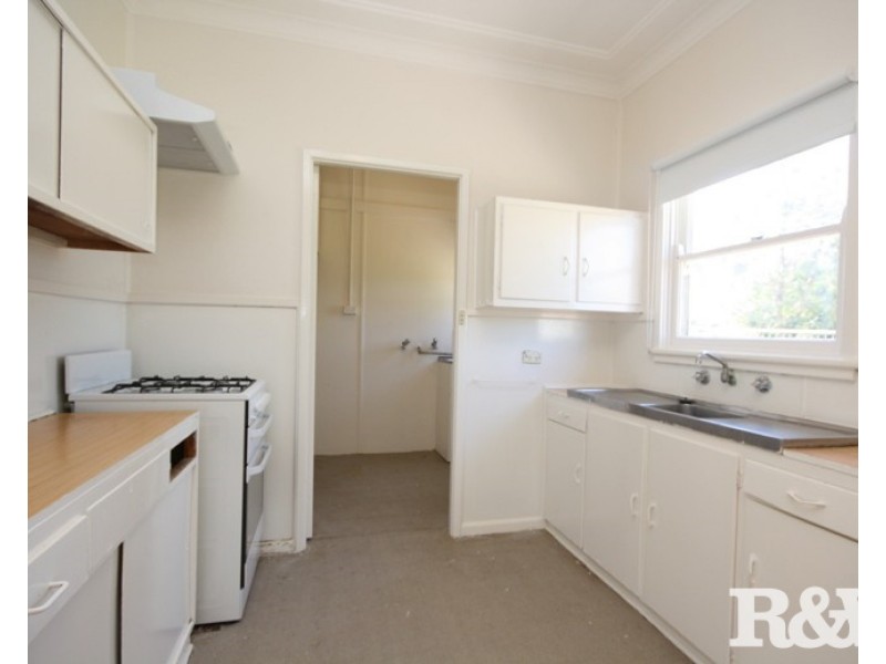 32 Woodview Road, Oxley Park NSW 2760