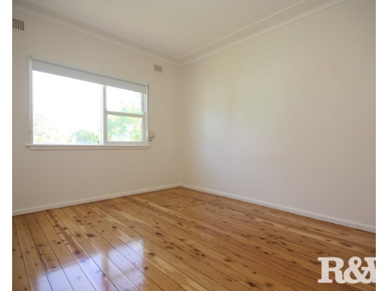 32 Woodview Road, Oxley Park NSW 2760