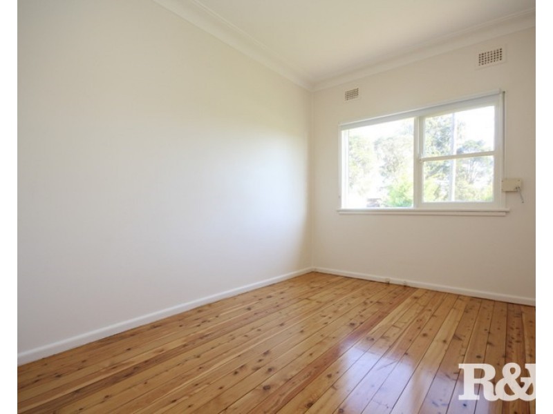 32 Woodview Road, Oxley Park NSW 2760