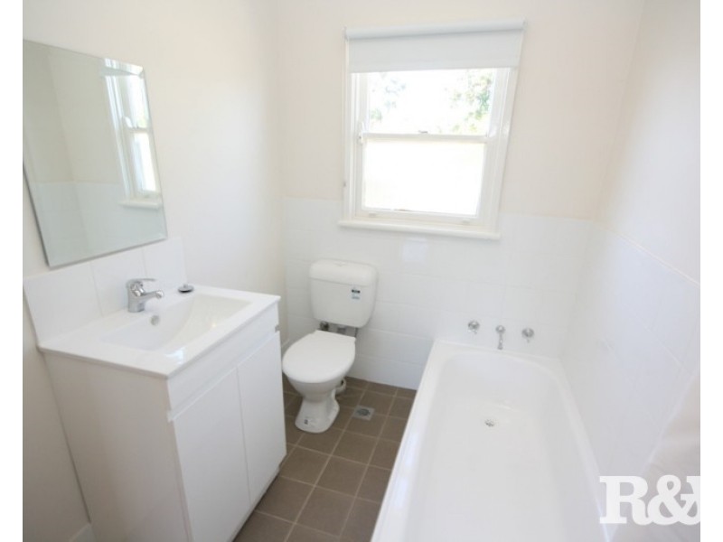 32 Woodview Road, Oxley Park NSW 2760