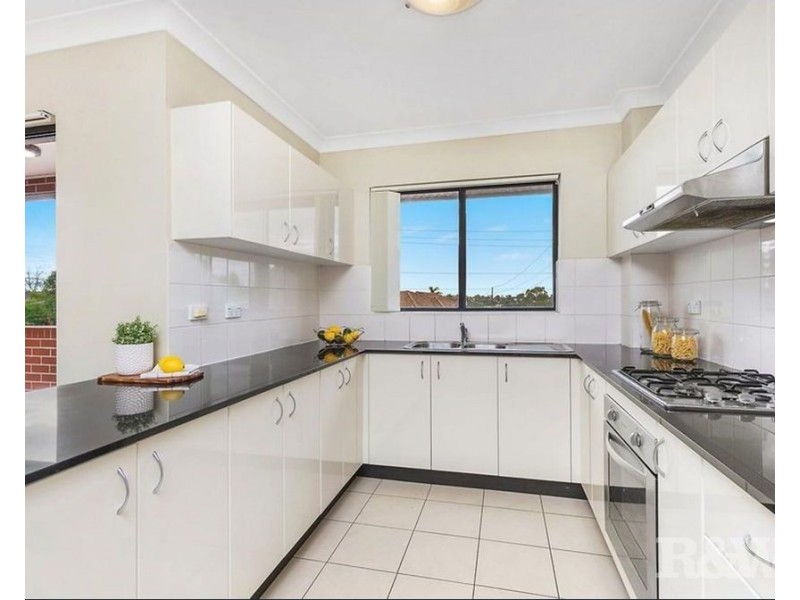 2/2 Lock Street, Blacktown NSW 2148