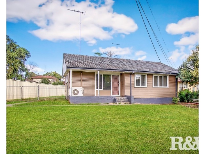 42 Kista Dan Avenue, Tregear NSW 2770