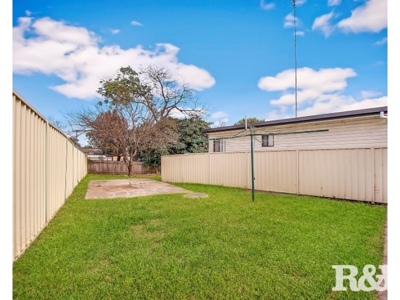 42 Kista Dan Avenue, Tregear NSW 2770