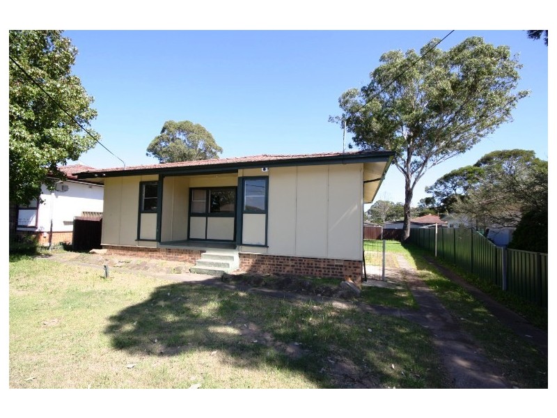 30 MARQUESA CRESCENT, Lethbridge Park NSW 2770