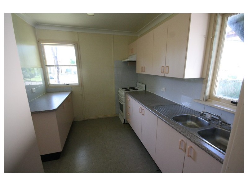 30 MARQUESA CRESCENT, Lethbridge Park NSW 2770