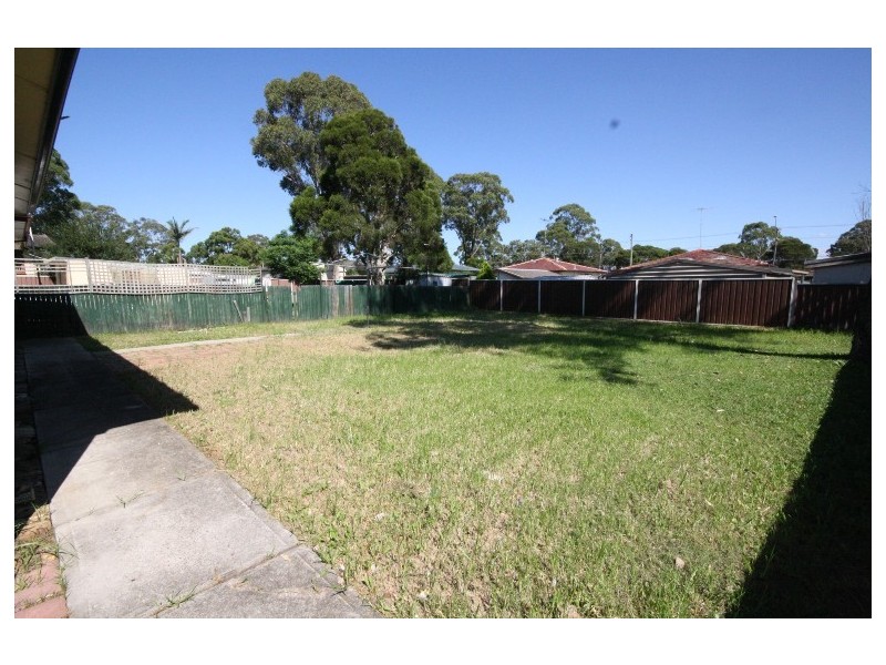 30 MARQUESA CRESCENT, Lethbridge Park NSW 2770