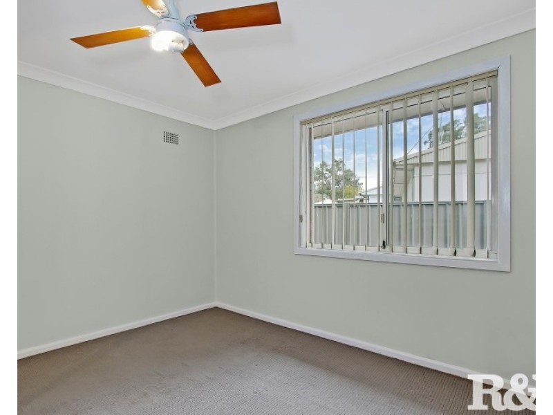 17 Forrester Road, Lethbridge Park NSW 2770