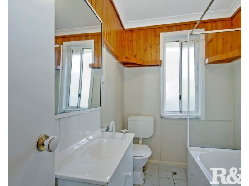 17 Forrester Road, Lethbridge Park NSW 2770