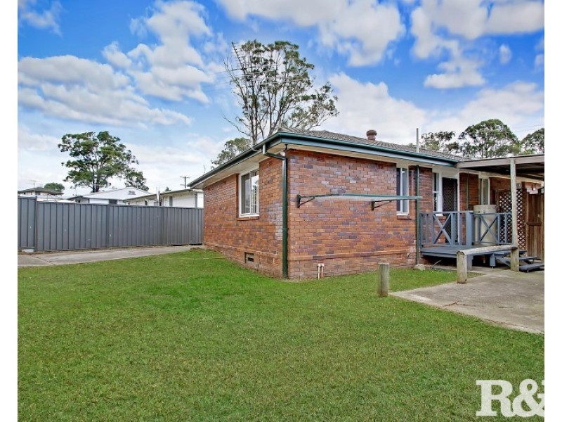 17 Forrester Road, Lethbridge Park NSW 2770