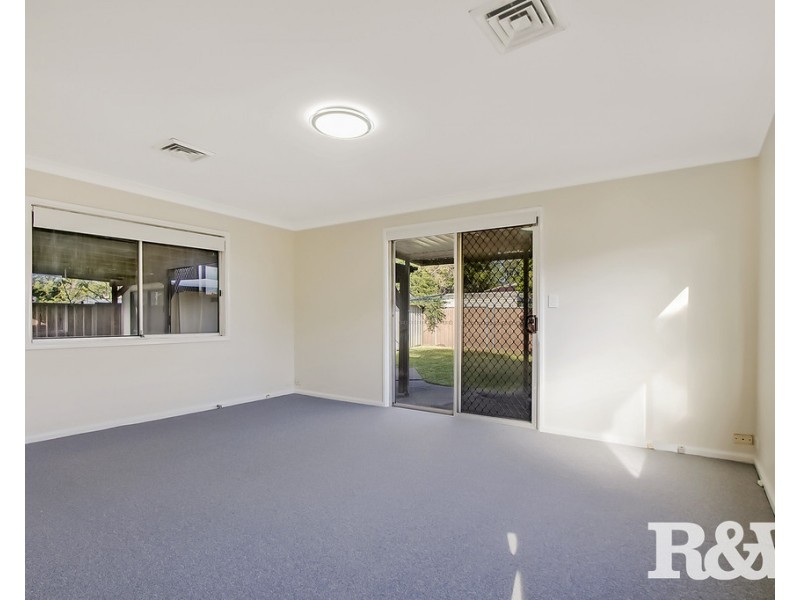 26 Melanesia Avenue, Lethbridge Park NSW 2770