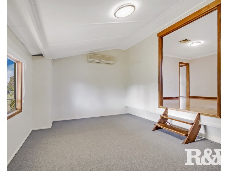 26 Melanesia Avenue, Lethbridge Park NSW 2770