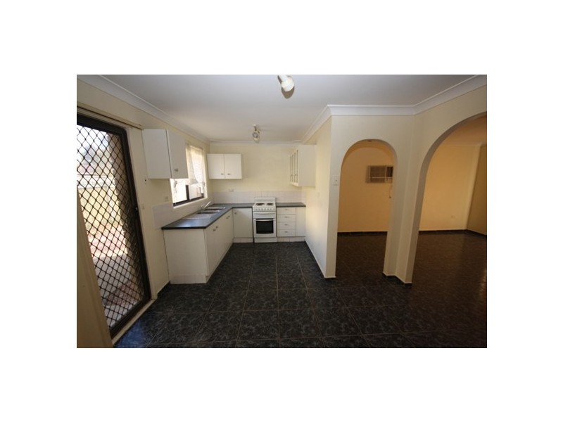 6 SALAMANDER STREET, St Clair NSW 2759