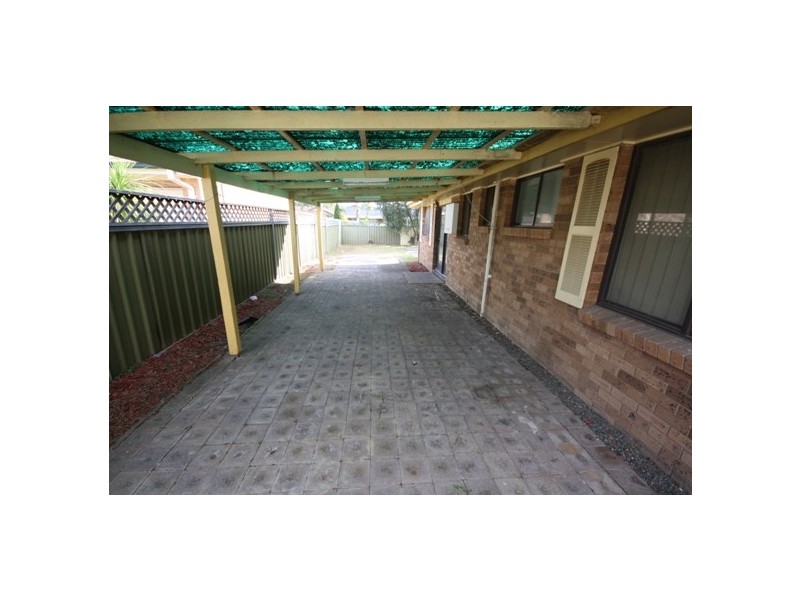 6 SALAMANDER STREET, St Clair NSW 2759