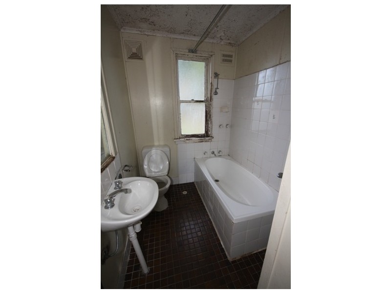 27 NELLA DAN AVENUE, Tregear NSW 2770