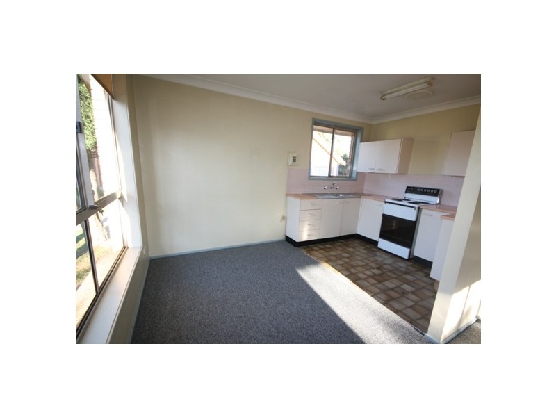 4 CUMBERLAND PLACE, Colyton NSW 2760