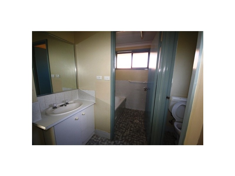 4 CUMBERLAND PLACE, Colyton NSW 2760