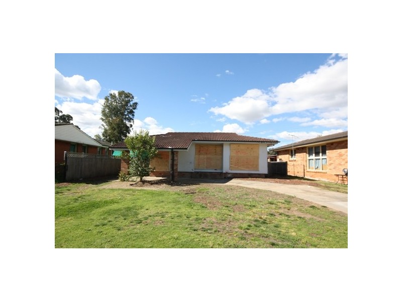 10 KOOMOOLOO CRESCENT, Shalvey NSW 2770