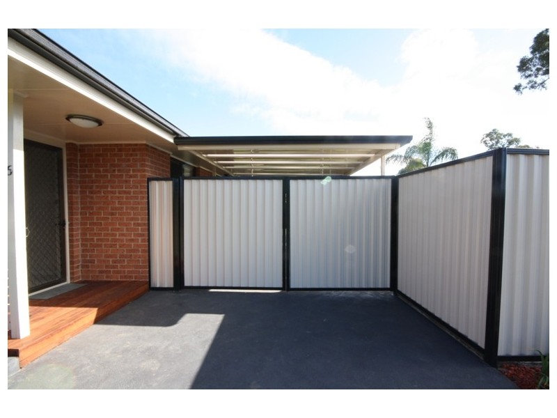 6 LAURA PLACE, St Clair NSW 2759