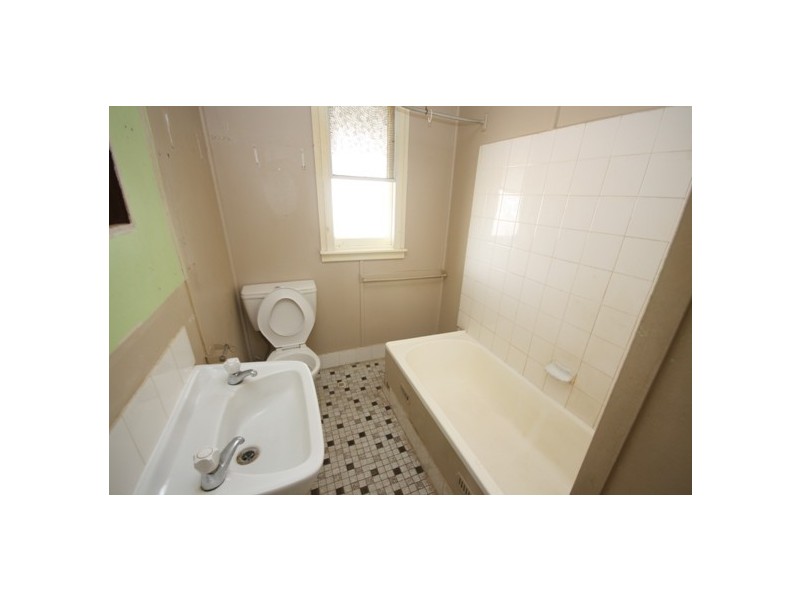 24 TARANAKI AVENUE, Lethbridge Park NSW 2770