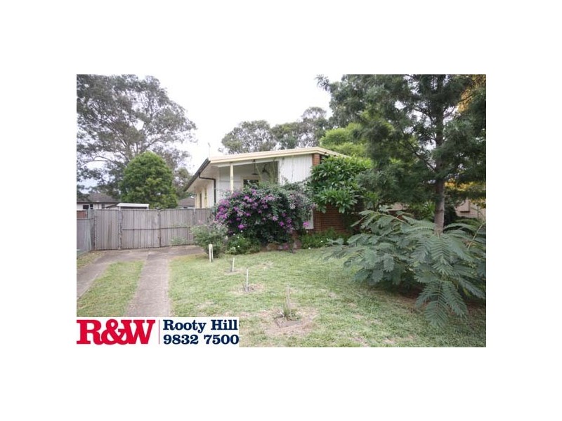 8 Melanesia Avenue, Lethbridge Park NSW 2770