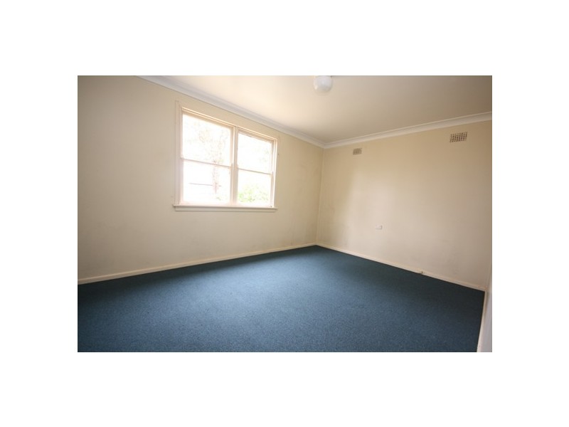 8 Melanesia Avenue, Lethbridge Park NSW 2770