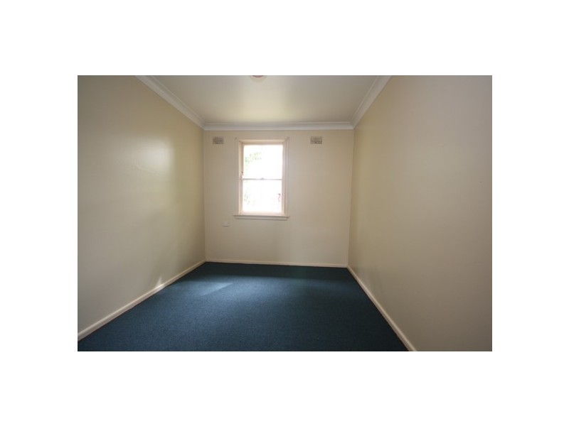 8 Melanesia Avenue, Lethbridge Park NSW 2770