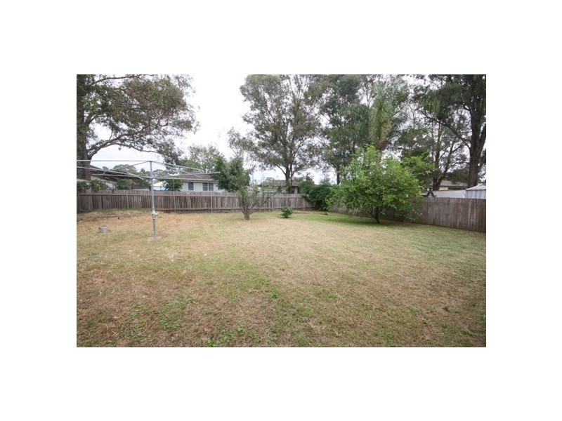 8 Melanesia Avenue, Lethbridge Park NSW 2770