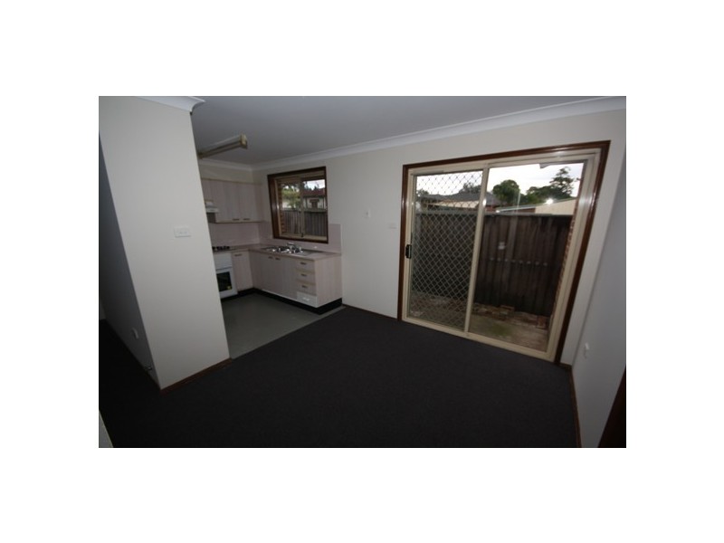 2/39-41 Adelaide Street, Oxley Park NSW 2760