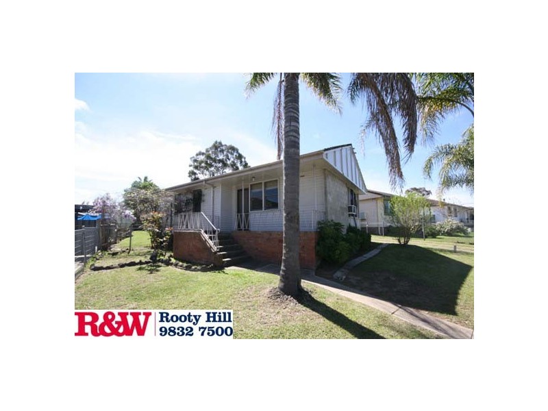 33 Nauru Crescent, Lethbridge Park NSW 2770