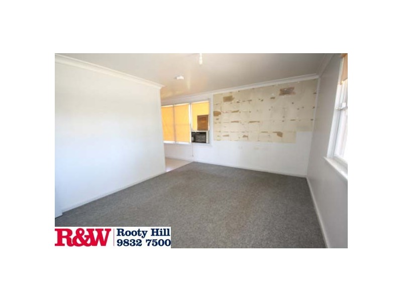 33 Nauru Crescent, Lethbridge Park NSW 2770
