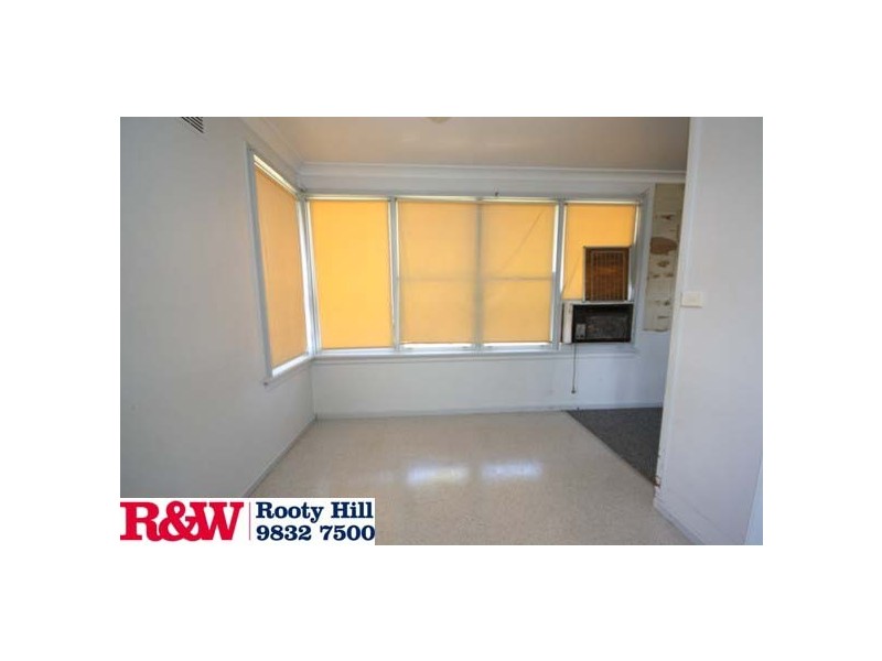 33 Nauru Crescent, Lethbridge Park NSW 2770